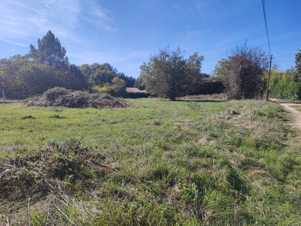 Terrain à bâtir à Saint-Pierre-de-Bat (33760)