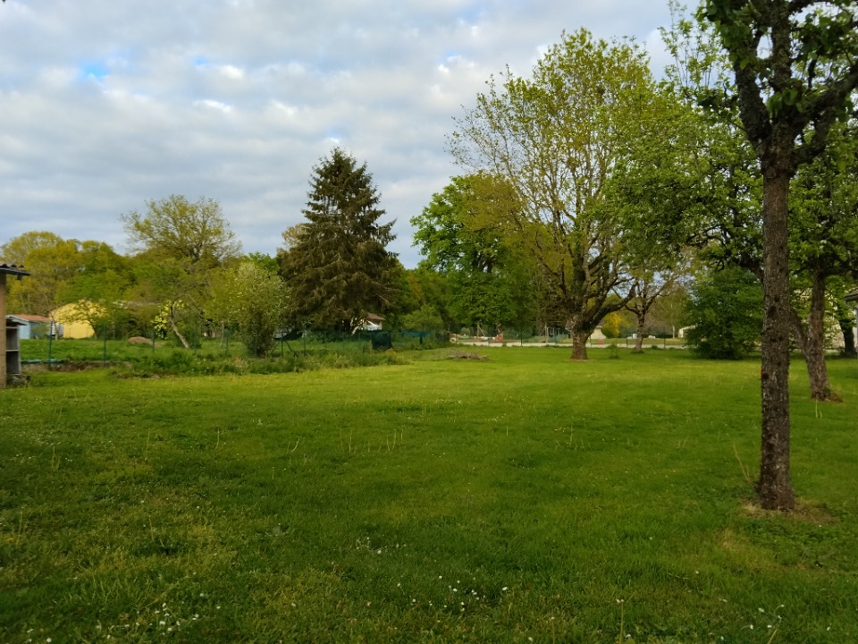 Terrain à bâtir à Verneuil-sur-Vienne (87430)