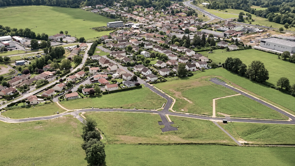 Terrain à bâtir à Naucelles (15250)