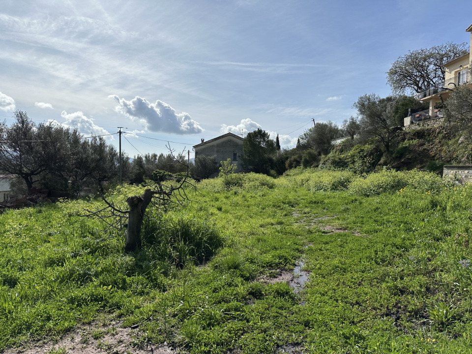 Terrain à bâtir à Solliès-Ville (83210)