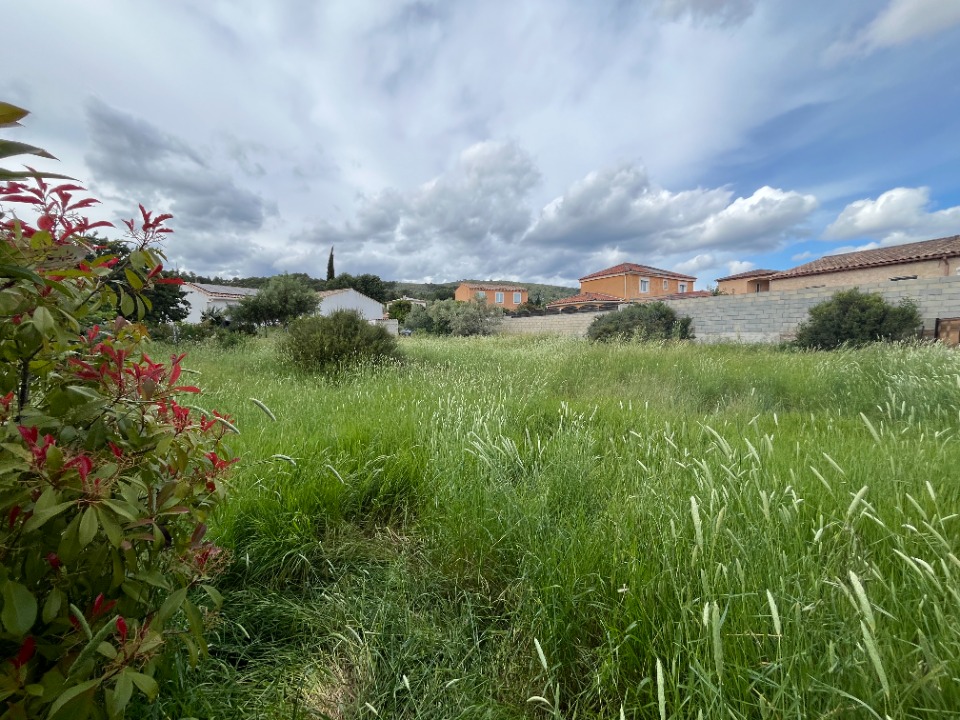 Terrain à bâtir à Le Cannet-des-Maures (83340)