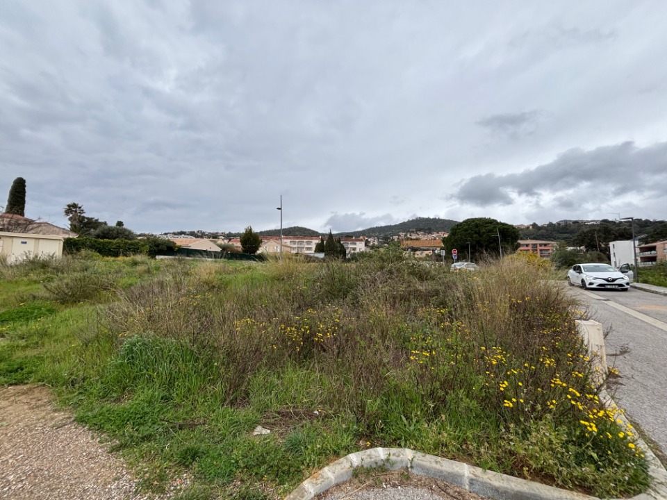 Terrain à bâtir à Bormes-les-Mimosas (83230)
