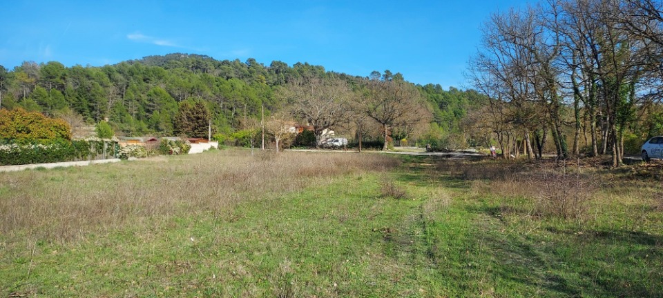 Terrain à bâtir à Montmeyan (83670)