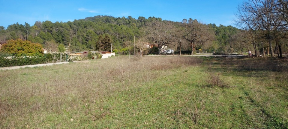 Terrain à bâtir à Montmeyan (83670)