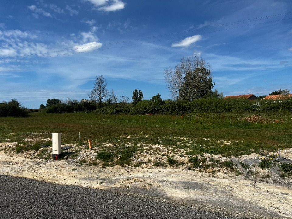 Terrain à bâtir à Froidfond (85300)