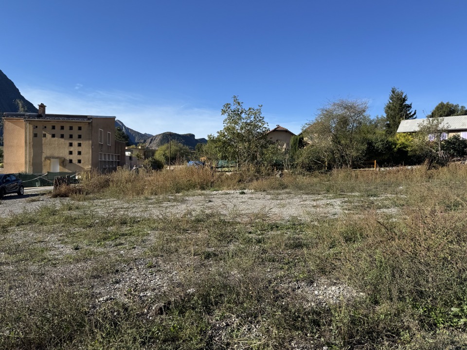 Terrain à bâtir à Rousset (05190)
