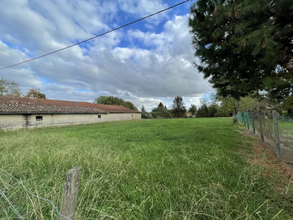 Programme immobilier neuf GEbaron900 - Terrain/Terre - Baron