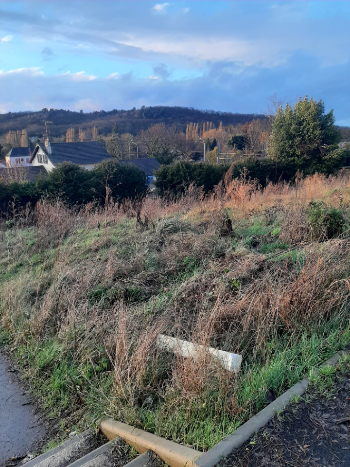 Très beau terrain constructible viabilisé de 583m2 disponible à La Ferté-Alais