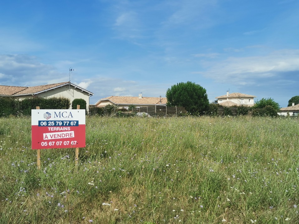 HD2100911 - Terrain/Terre - Bazas