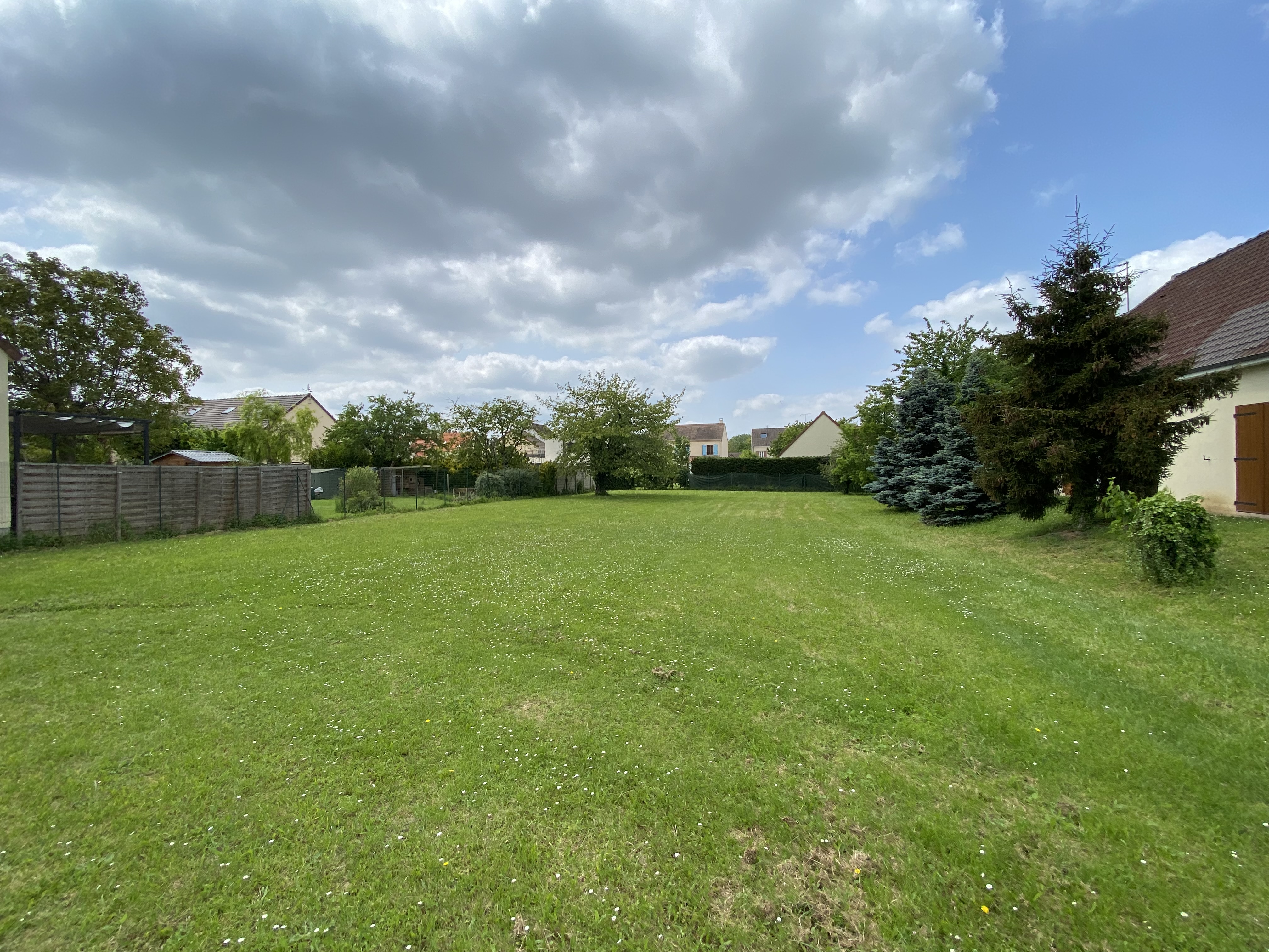 Sublime terrain à vendre viabilisé de 0m2 disponible à Coubron (93470)