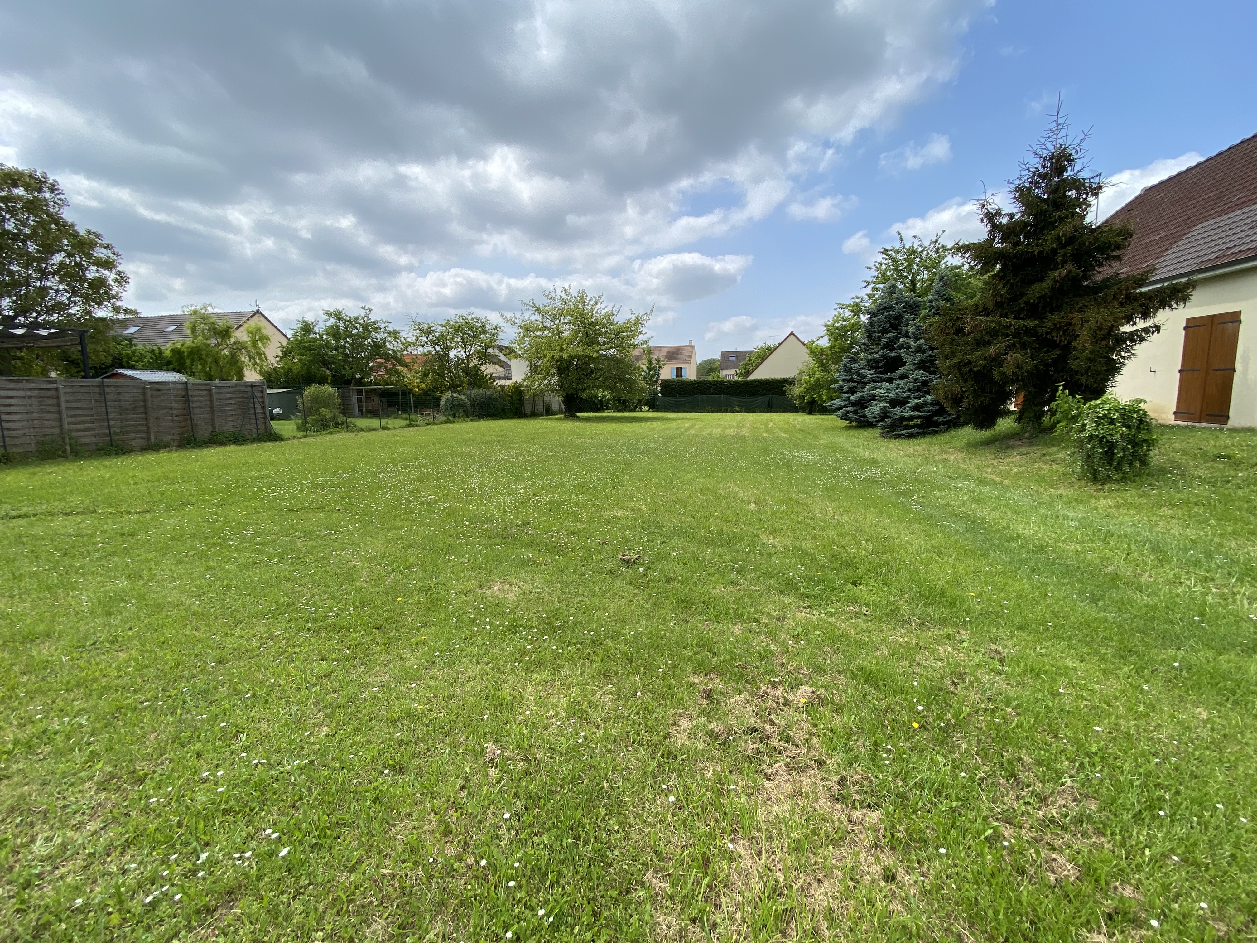 terrain constructible viabilisé en vente à Tigeaux