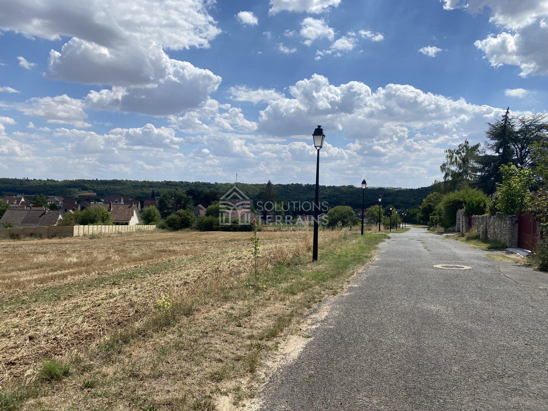 Agréable terrain à construire viabilisé à La Norville (91290)