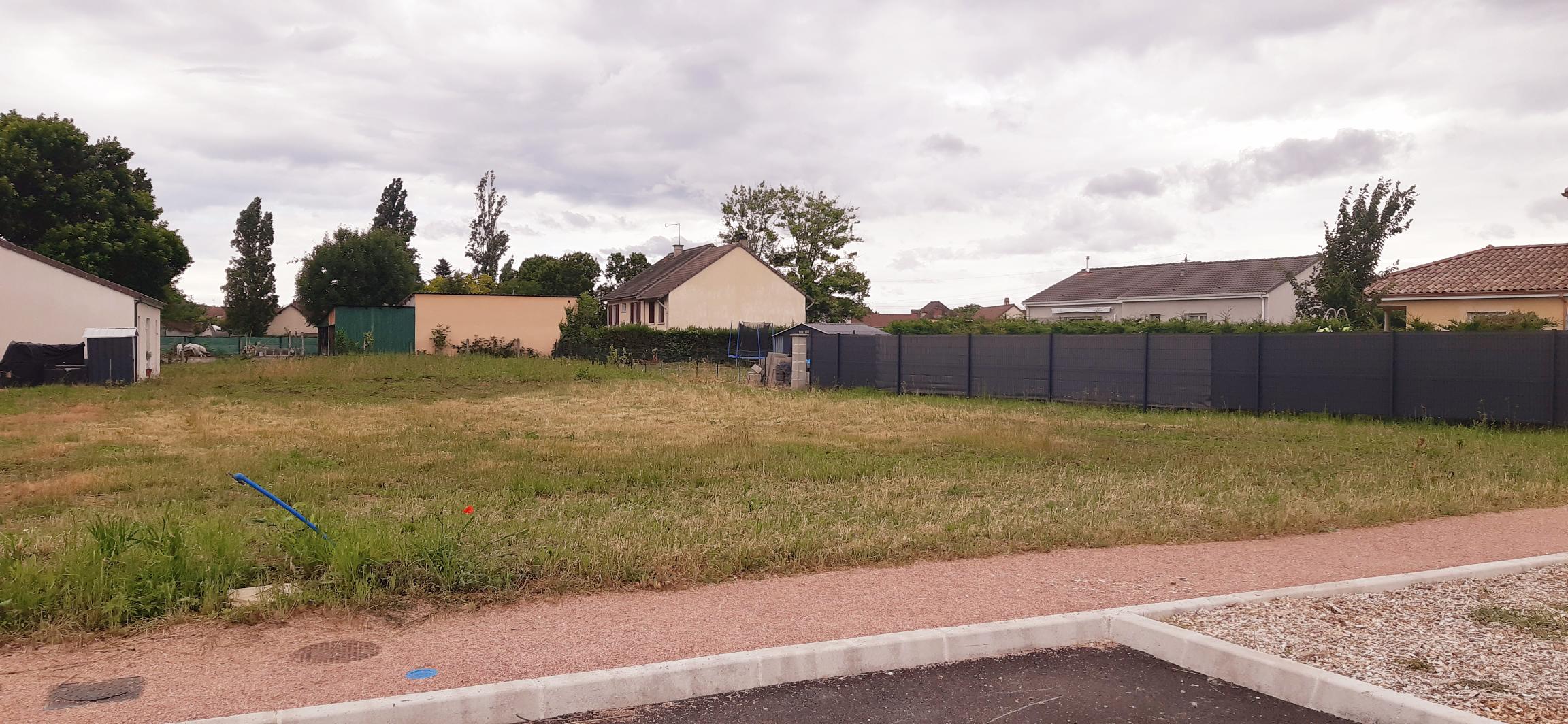 Photo maison Terrain plat et viabilisé 694 m2 Broût-Vernet