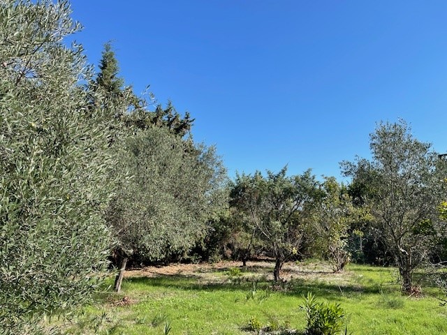 Rare à la vente – Terrain à bâtir de 640 m² à Lançon-Provence