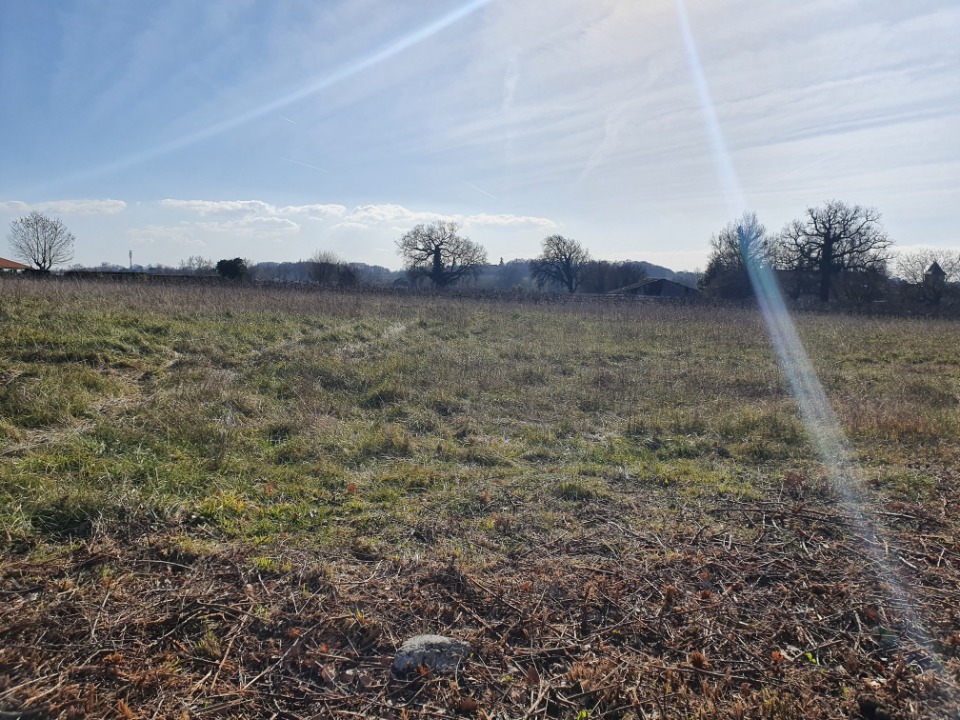 Parcelle de terrain constructible disponible à La Lande-de-Fronsac (33240)