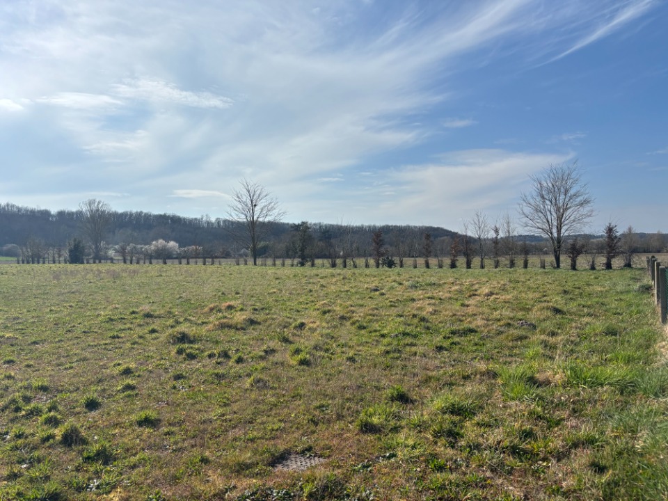 terrain à batir de 1150m2 disponible à Serres-et-Montguyard (24500)