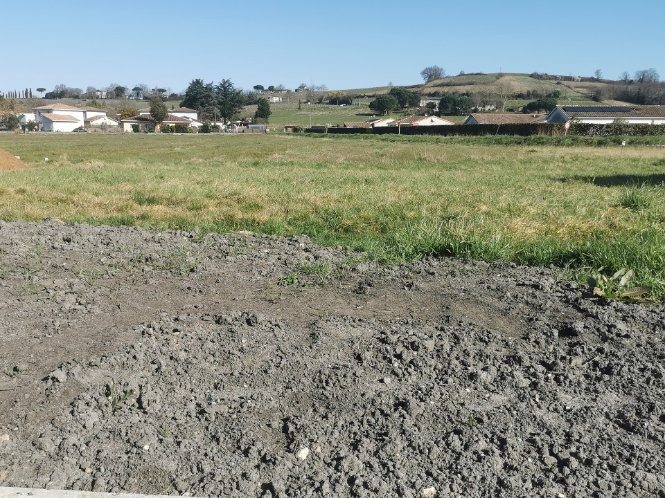 Joli terrain à batir viabilisé de 729m2 en vente à Saint-Maixant