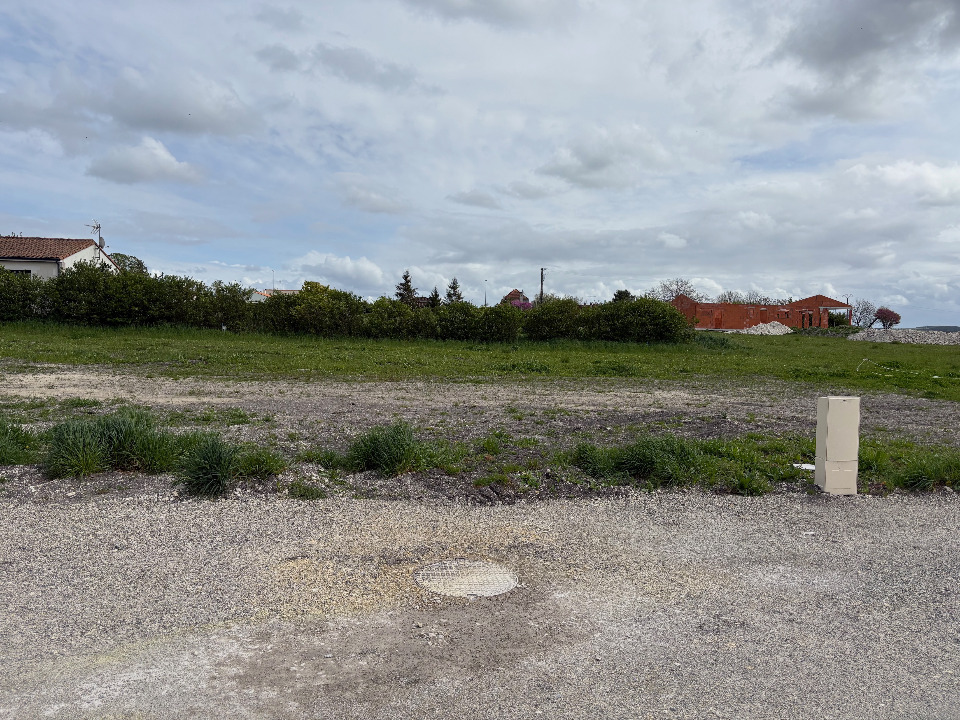 terrain à vendre en vente à Pons (17800)