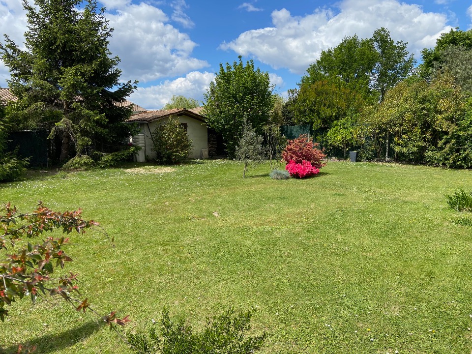 Acheter un terrain viabilisé de 570m2 disponible à Artigues-près-Bordeaux