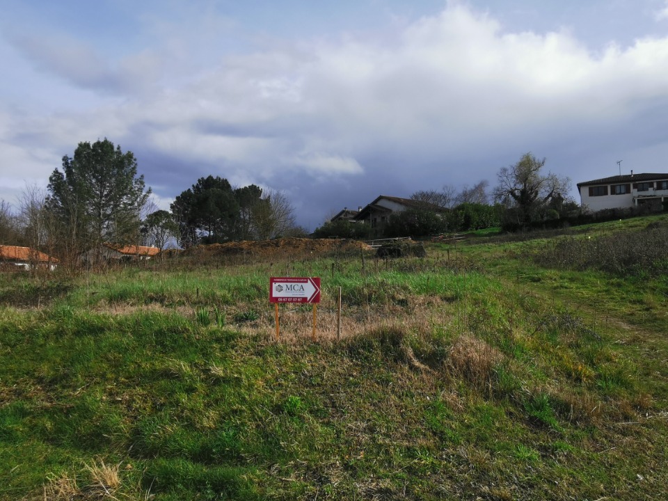 Beau terrain constructible à Langon