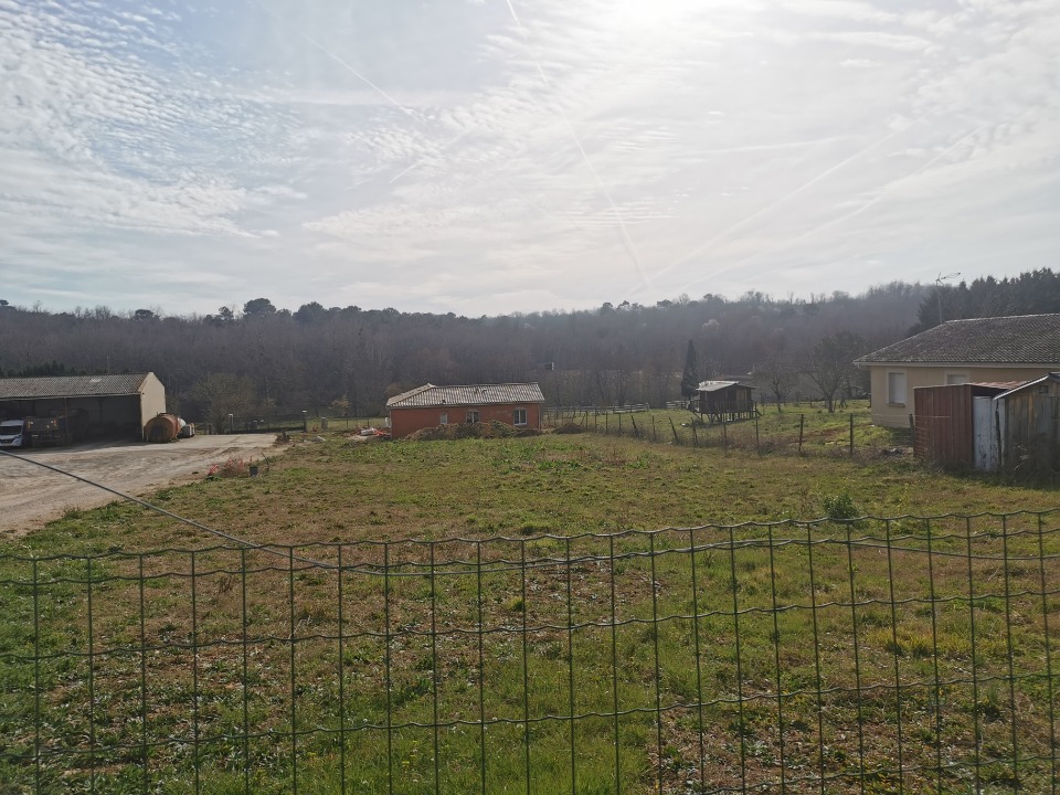 terrain à construire viabilisé de 820m2 disponible à Capian
