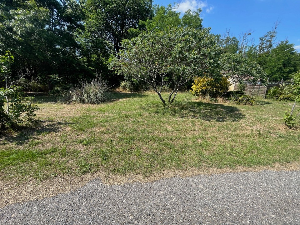 terrain à construire viabilisé de 407m2 en vente à Arbanats (33640)
