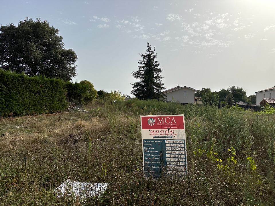 Parcelle de terrain à batir viabilisé de 800m2 disponible à Léognan (33850)