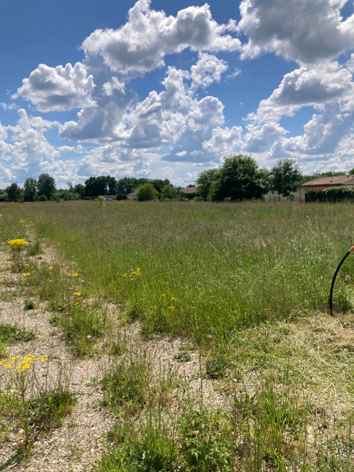 terrain constructible disponible à Saint-Seurin-sur-l'Isle (33660)