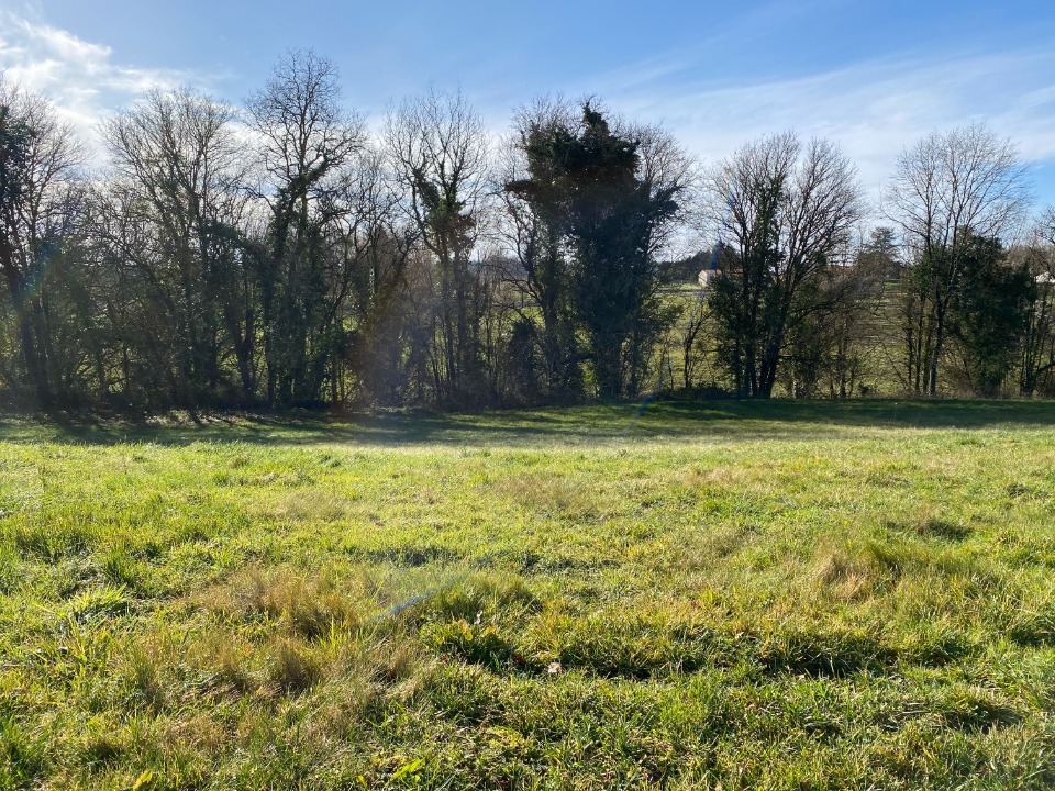 Agréable terrain à batir de 882m2 en vente à Écoyeux (17770)