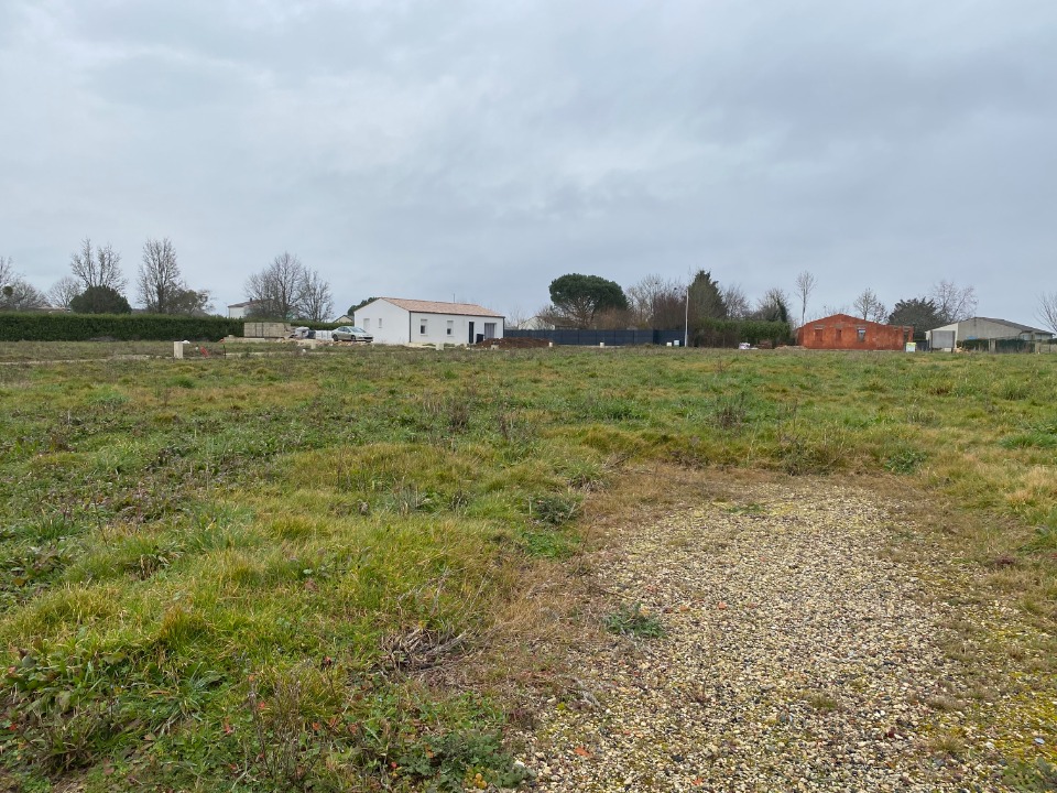 terrain à batir viabilisé de 800m2 à Montpellier-de-Médillan (17260)