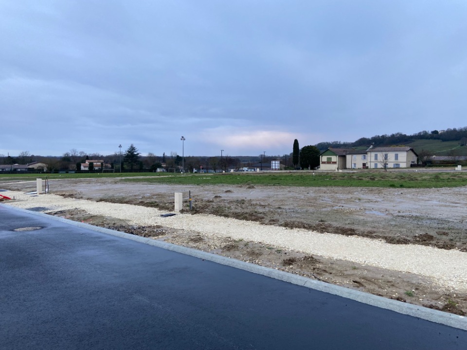 Agréable terrain à construire de 702m2 disponible à Verdelais (33490)