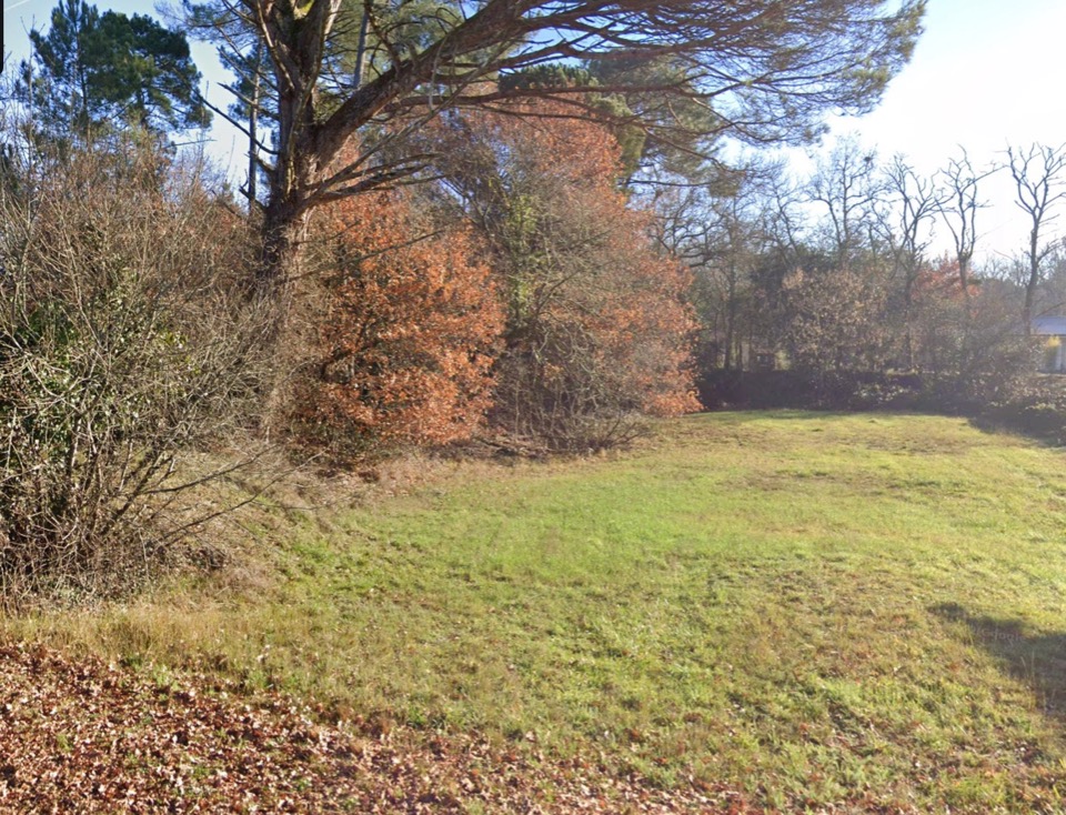 Parcelle de terrain constructible de 586m2 en vente à Vayres