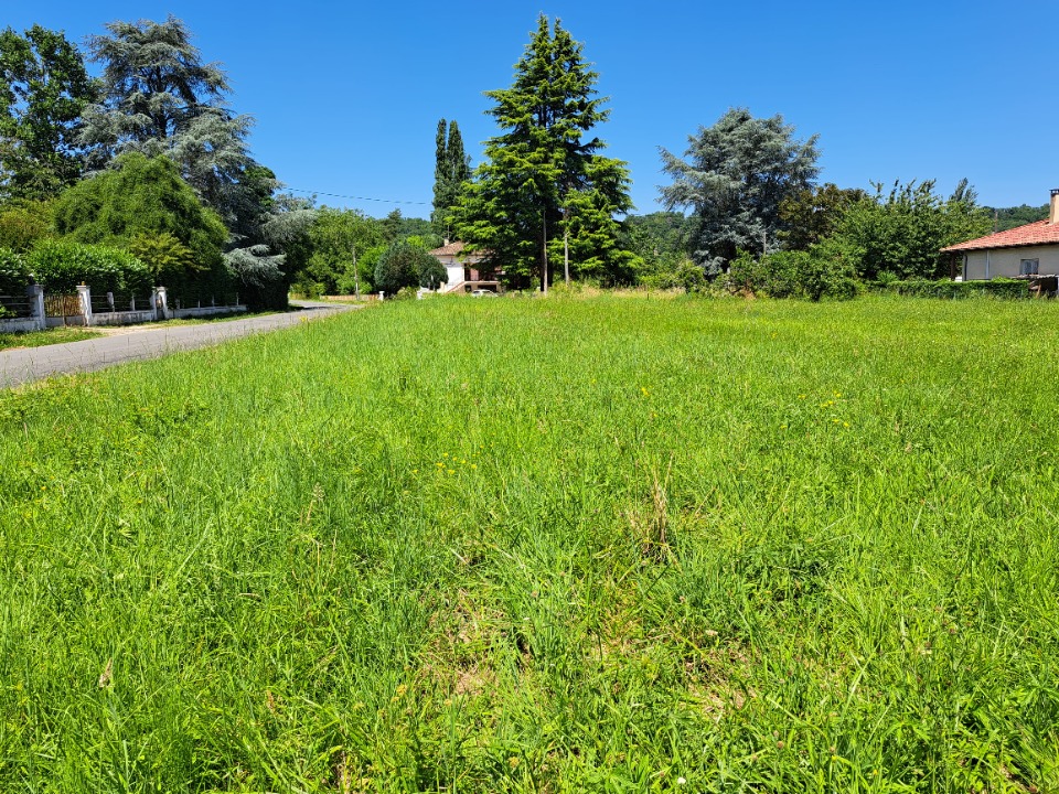 terrain à batir de 1000m2 disponible à Pineuilh