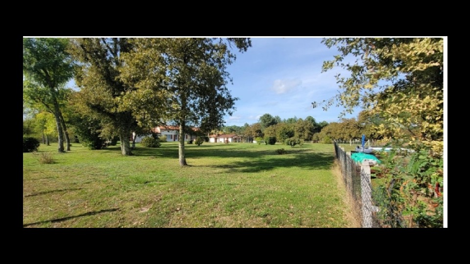 Parcelle de terrain de 901m2 à Pissos