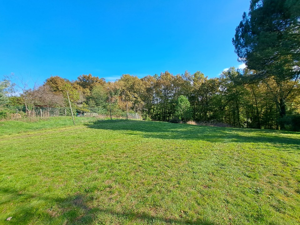 Ravissant terrain à batir viabilisé de 2000m2 en vente à Bergerac