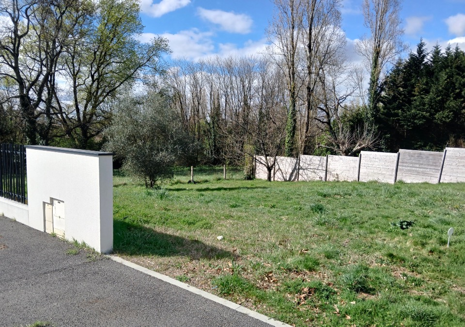 Joli terrain à batir viabilisé de 380m2 disponible à Artigues-près-Bordeaux