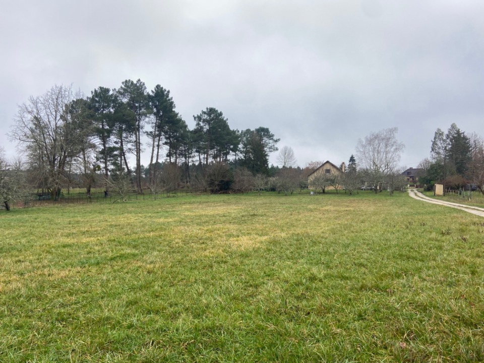Beau terrain de 2500m2 à Maurens