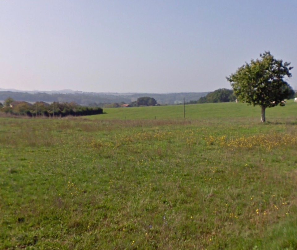 terrain viabilisé de 2500m2 en vente à Monsac