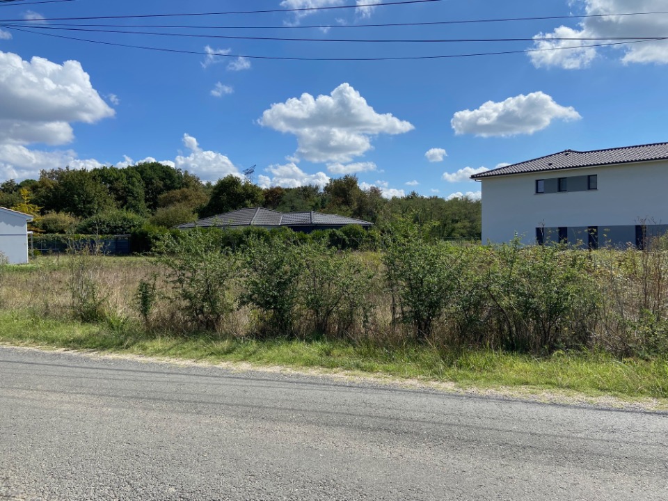 Charmant terrain constructible viabilisé de 550m2 en vente à Cadaujac