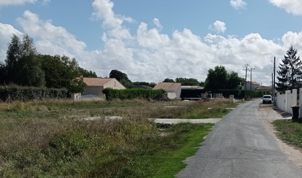 terrain à vendre viabilisé disponible à Le Chay (17600)