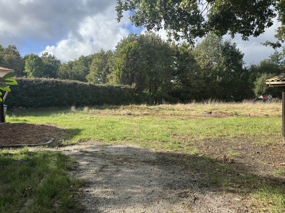 terrain constructible de 485m2 à Brach