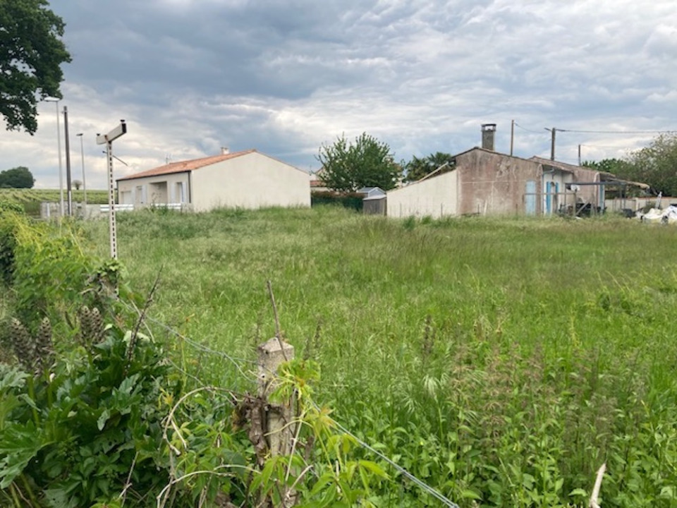 terrain viabilisé de 696m2 en vente à Chaniers (17610)