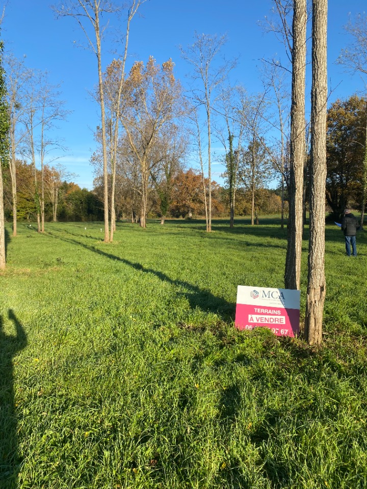 Beau terrain à construire disponible à Vertheuil