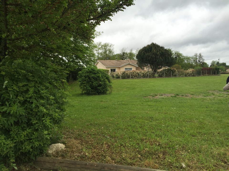 Agréable terrain de 920m2 en vente à Pissos