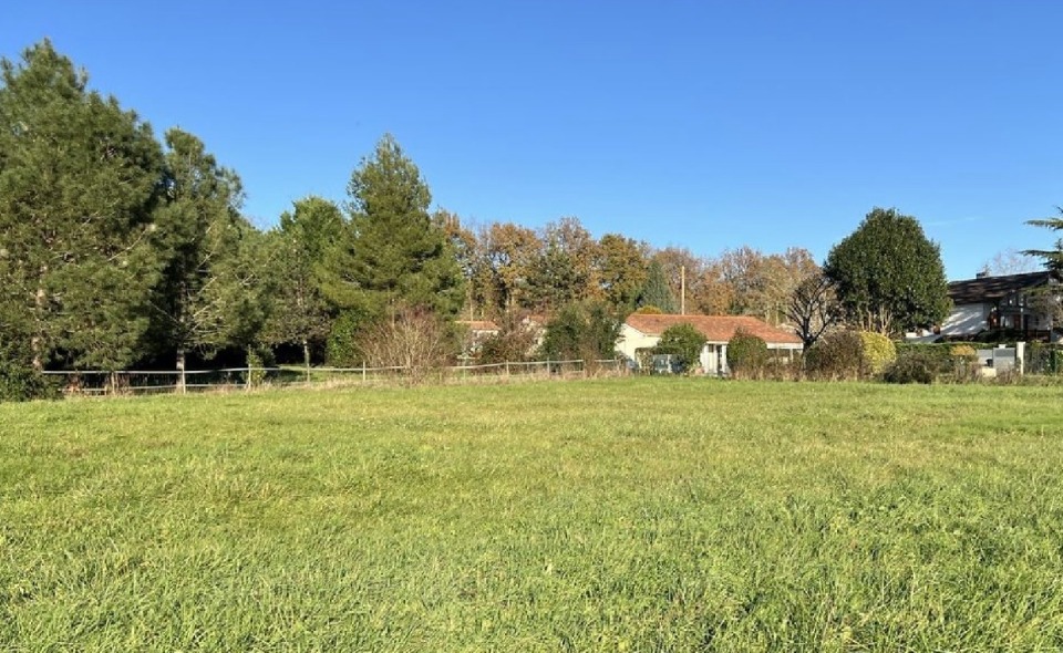 terrain constructible de 1280m2 disponible à Marmande