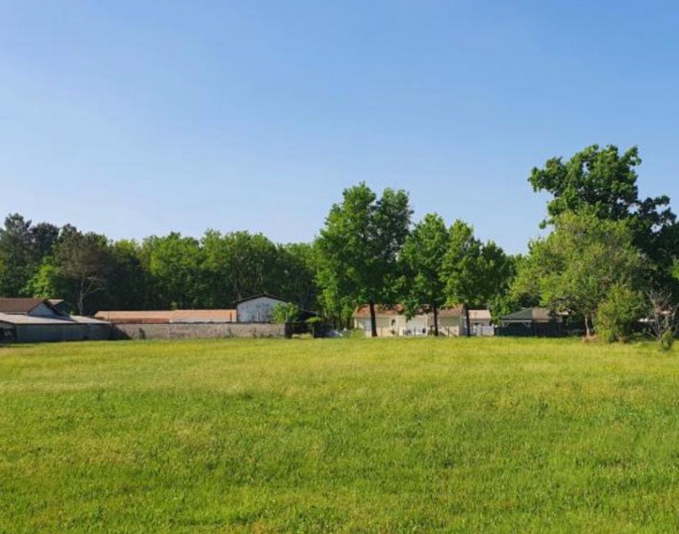 terrain à construire de 610m2 à Saint-Magne