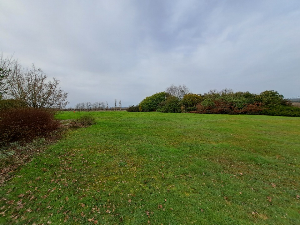 terrain à vendre viabilisé disponible à Sainte-Foy-la-Grande