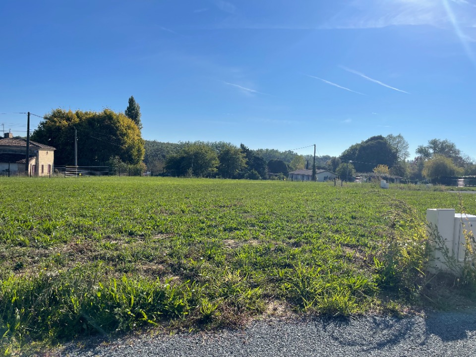 Ravissant terrain constructible viabilisé à Langon (33210)