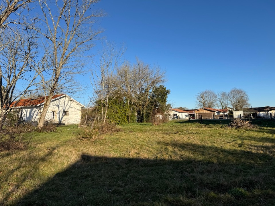 Acheter un terrain à construire de 500m2 disponible à Cérons