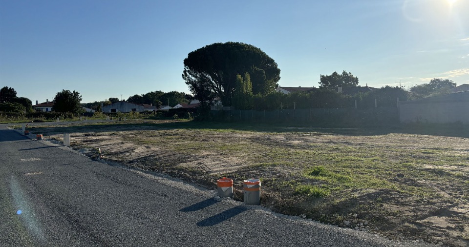 Joli terrain constructible viabilisé en vente à Vaux-sur-Mer